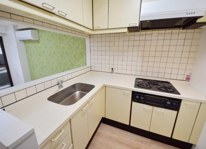 キッチン　別部屋の画像を使用しております。