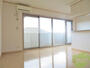 居室・リビング　陽の光が差し込む明るいお部屋は気持がいいですね～