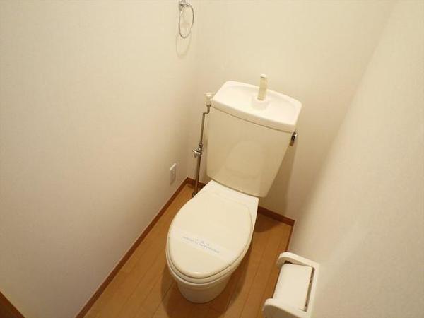 トイレ　落ち着いた色調のトイレです♪