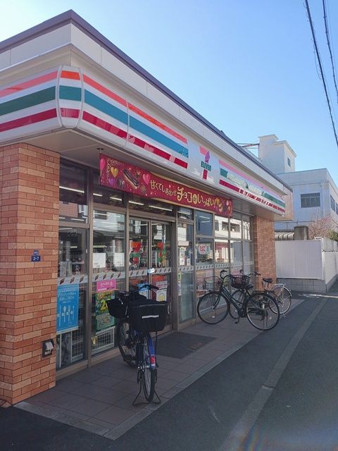 コンビニ　セブンイレブン（コンビニ）まで218m