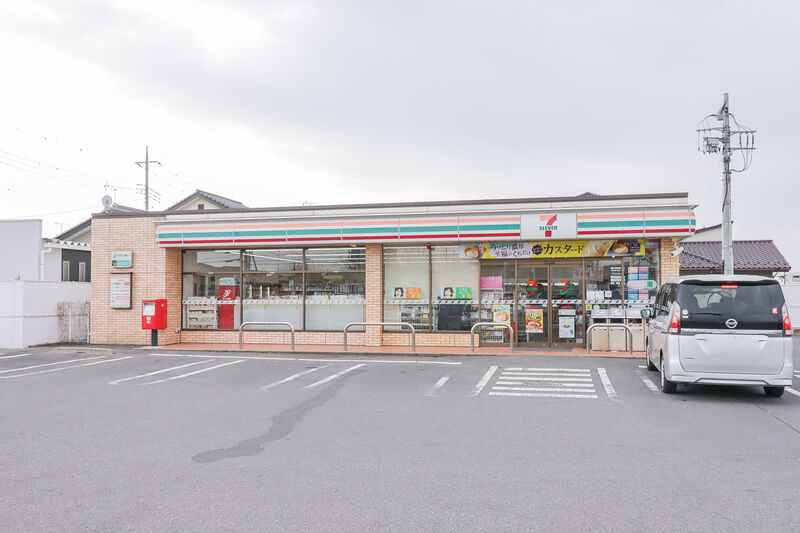 コンビニ　セブン-イレブン 伊勢崎平和町店（コンビニ）まで875m