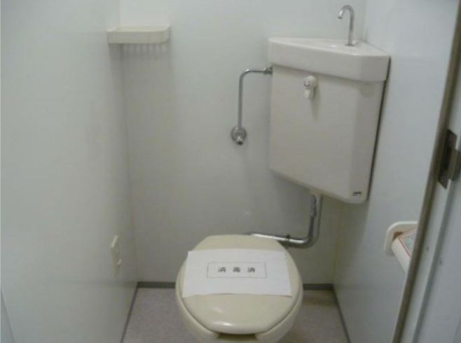 トイレ　参考写真：別部屋タイプ
