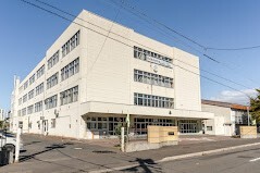 中学校　札幌市立日章中学校（中学校）まで1194m