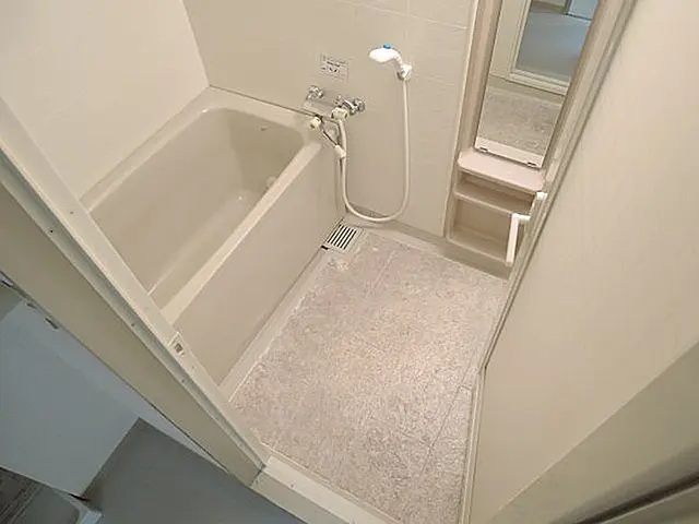 バス・シャワールーム　※同建物の別のお部屋の写真です。