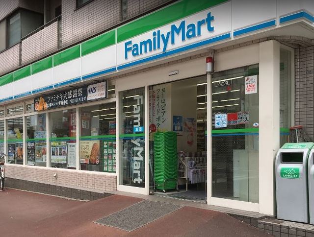 その他　ファミリーマート滝野川五丁目店（その他）まで357m