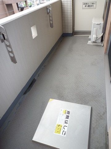 バルコニー　広々バルコニー