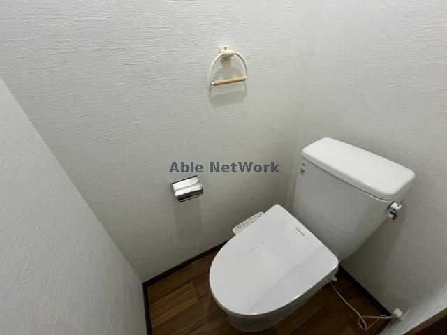 ＪＲ高崎線 熊谷駅 2階建 築40年のトイレ写真