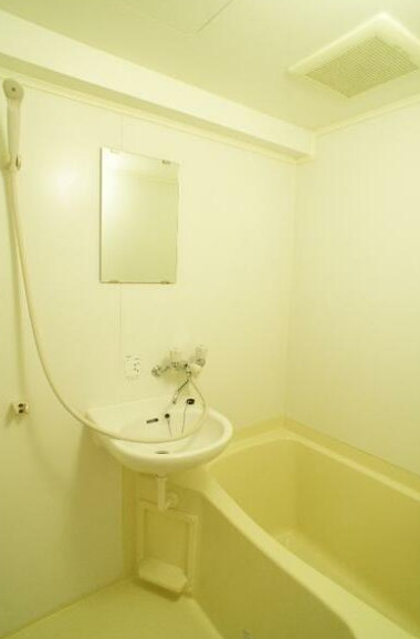 バス・シャワールーム　別部屋の画像を使用しております。