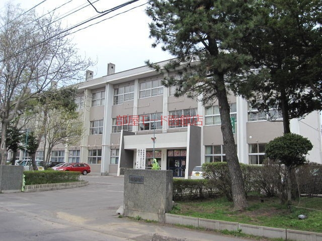 小学校　函館市立本通小学校（小学校）まで350m
