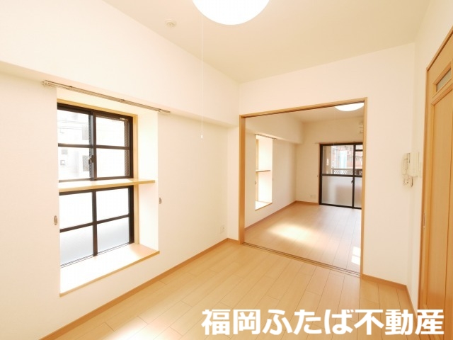 シャロームミキの居間写真