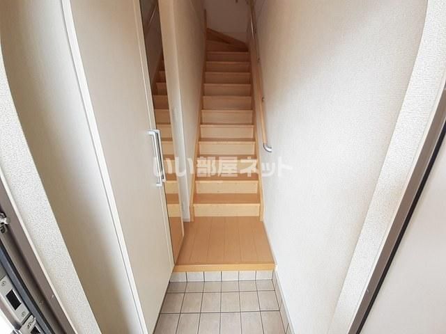 阪急伊丹線 伊丹駅 徒歩25分 2階建 築14年の玄関写真