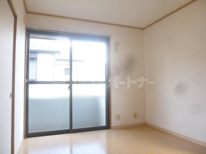 フラット松飛台Bの居間写真