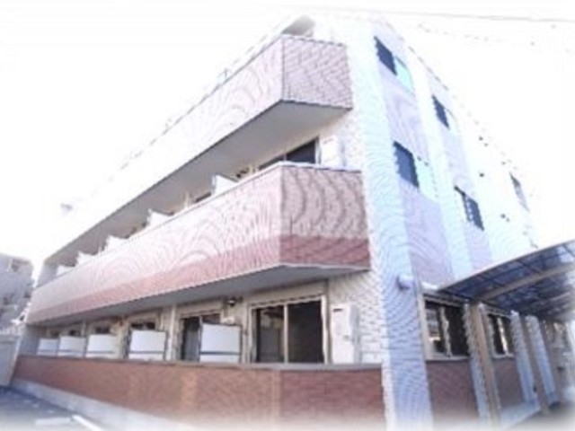 建物外観　３階建ての賃貸マンション