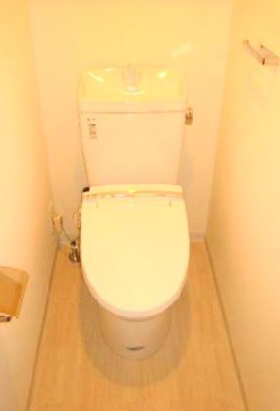 都営三田線 三田駅 徒歩5分 14階建 築16年のトイレ写真