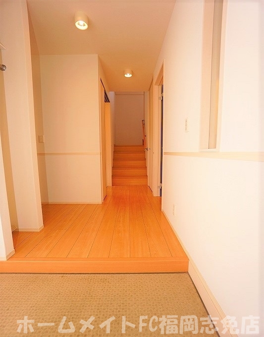 ＪＲ篠栗線 原町駅 2階建 築15年の玄関写真