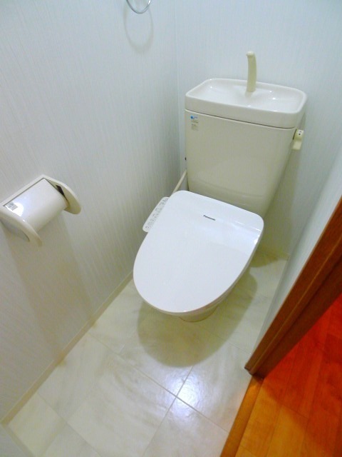 地下鉄東山線 覚王山駅 徒歩3分 9階建 築25年のトイレ写真