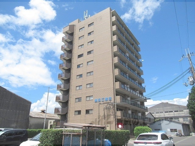 甲賀市水口町北脇のマンションの建物外観