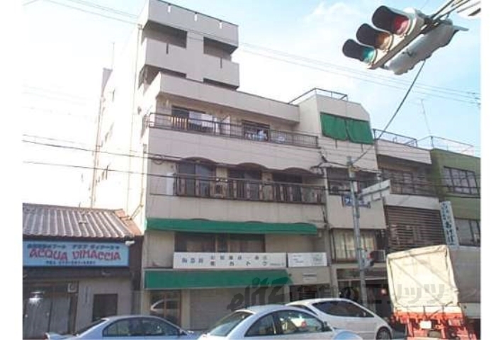 京都市東山区鐘鋳町のマンションの建物外観