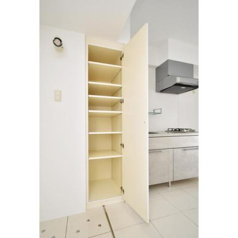 阪急神戸線 十三駅 徒歩3分 9階建 築20年の内装写真