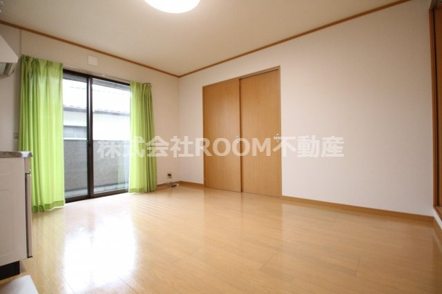 居室・リビング　こちらの居間で趣味の時間をお楽しみください