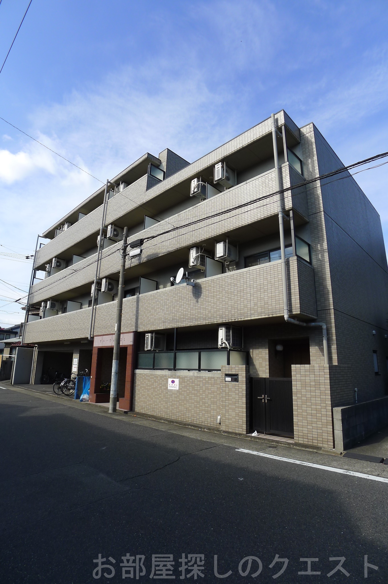 名古屋市昭和区滝子町のマンションの建物外観