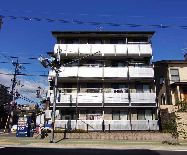 京都市伏見区鍋島町のマンションの建物外観