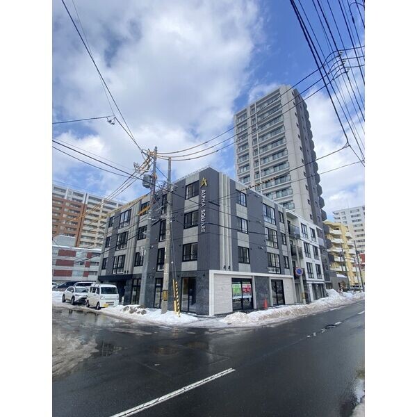 札幌市西区琴似一条のマンションの建物外観