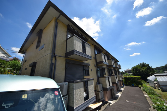 町田市真光寺のアパートの建物外観