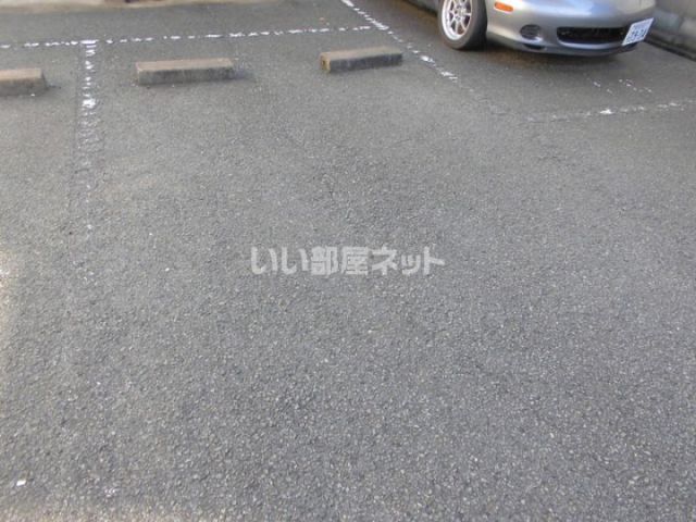 【サンコーポ車崎の駐車場】