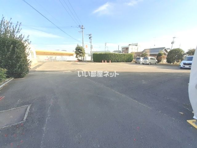 【ヴィラ・アンソレイエ香川町の駐車場】