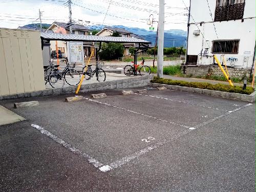 【レオネクストリュウトピアの駐車場】