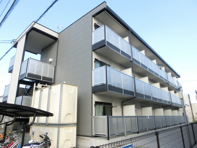 東松山市あずま町のマンションの建物外観