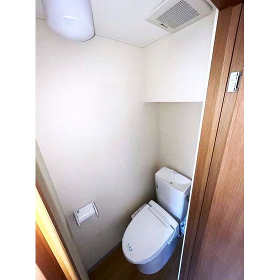 トイレ　温水洗浄機能付き便座