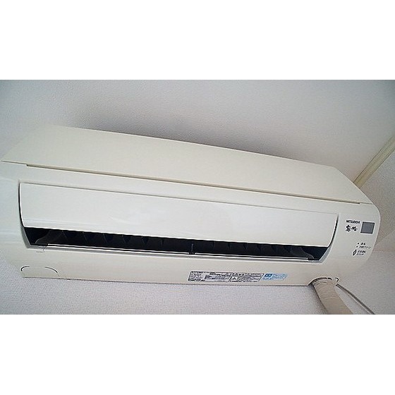 その他設備　エアコン、居室照明付き