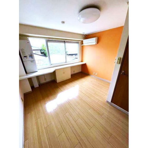 居室・リビング　居室　様々な用途に使えるカウンター付