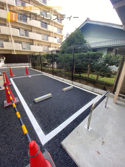 【浦安市当代島のマンションの駐車場】