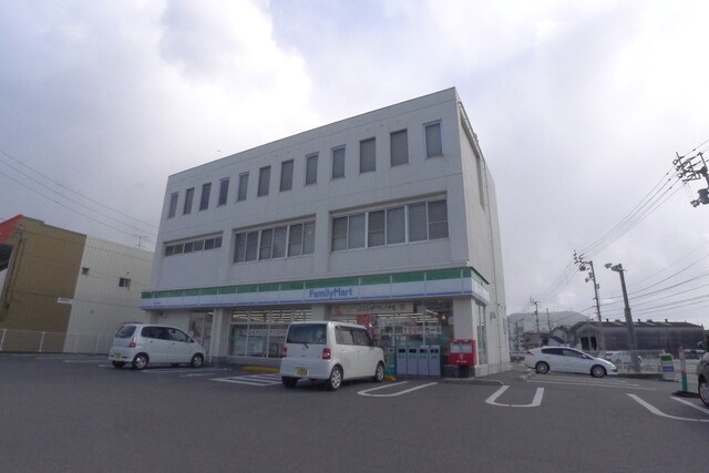 【フィネス中屋敷のコンビニ】