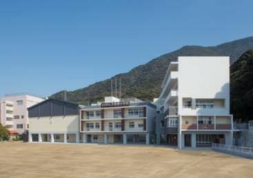 【ブライトハーツ門司駅前通りの小学校】