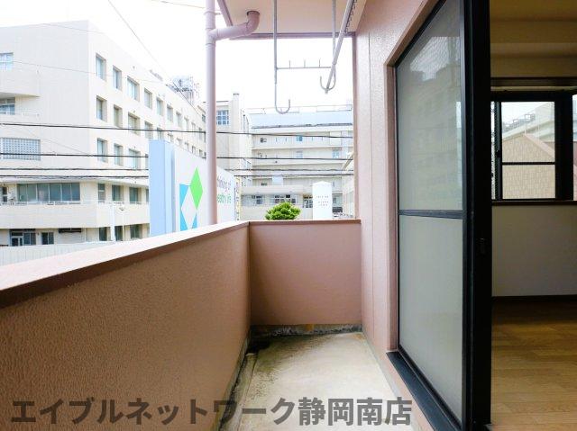 【静岡市駿河区小鹿のマンションのバルコニー】