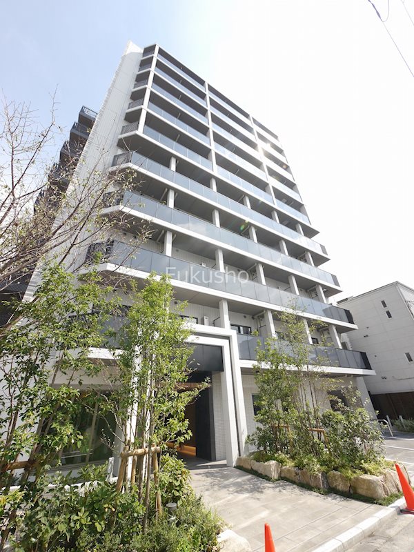 横浜市南区新川町のマンションの建物外観