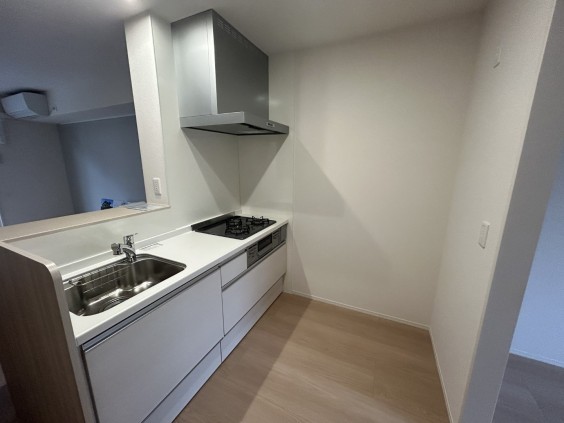 キッチン　3口ガスコンロの対面式システムキッチン