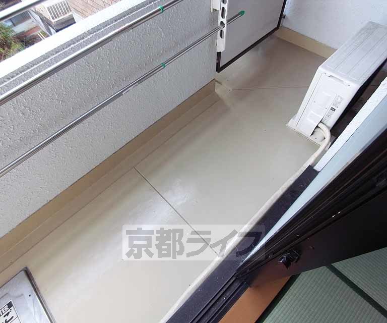 バルコニー　日当たりのよさそうなベランダですね。