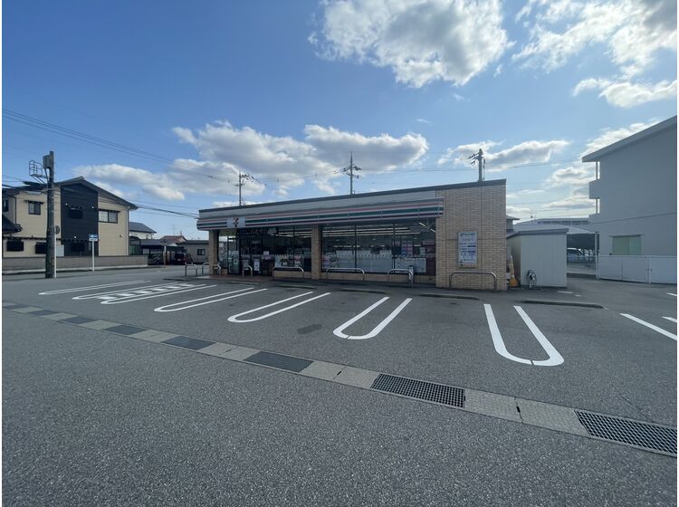 コンビニ　セブンイレブン 富山附属学園前店（コンビニ）まで956m