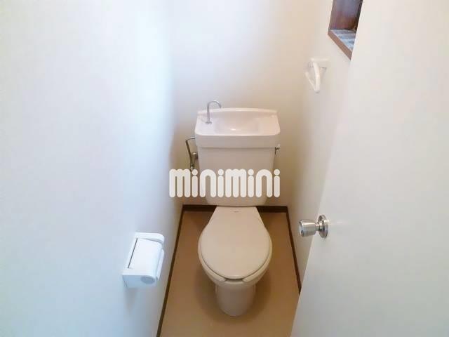 トイレ　奥行きのあるトイレ☆小窓付き☆