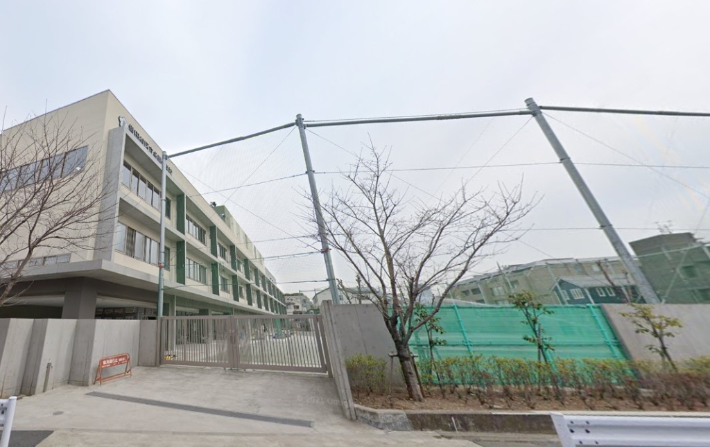 小学校　世田谷区立多聞小学校（小学校）まで381m