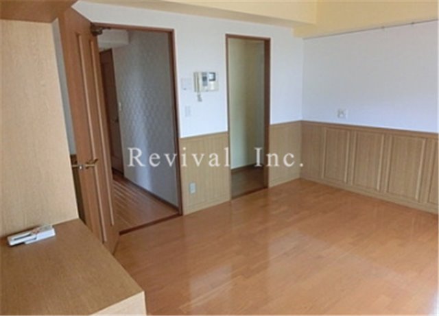 その他　ゆったりとしたリビングでございます