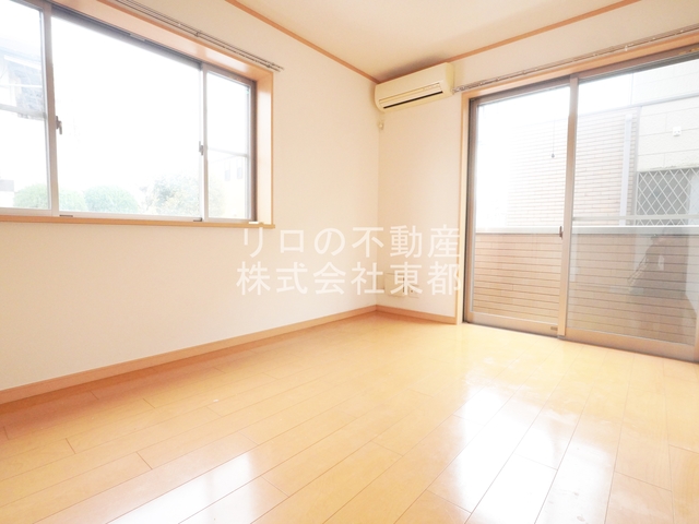 居室・リビング　南向きの２面採光♪明るく風通しのよいお部屋です☆