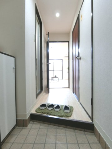 玄関　詳細は、RISUMO江坂本店までお問合せください♪