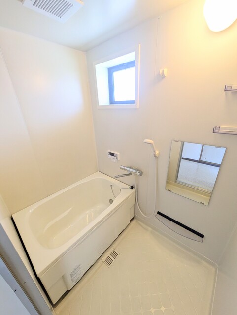 バス・シャワールーム　★★お風呂は嬉しい追焚機能付きです♪★★