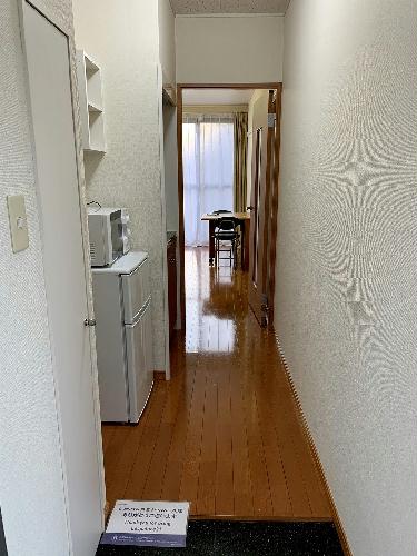 玄関　同タイプの写真です。1階の写真です。